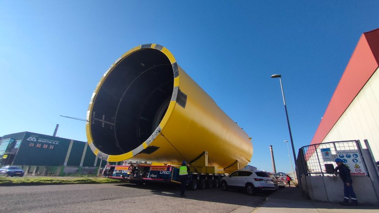 The first of the 62 transition pieces for the 800MW Vineyard Wind project has been transferred from Windar Renovables' offshore facilities to the port of Aviles in Spain.