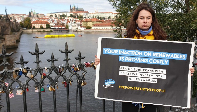 Greenpeace protest urges EU renewables boost Greenpeace protest urges EU renewables boost