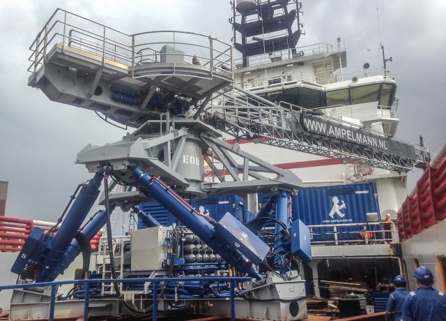 Siem extends Dutch gangway