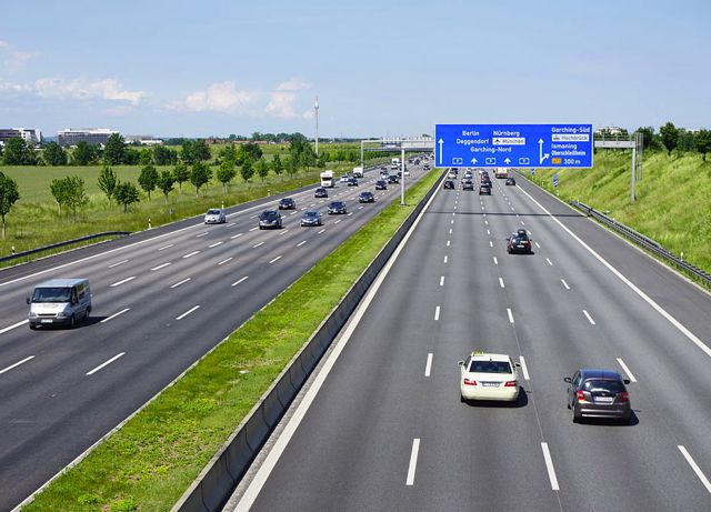 Police probe autobahn blade crash