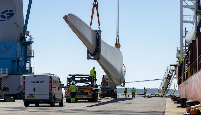 Vattenfall reduces wind power carbon footprint Vattenfall has started transporting the first turbine components from the port of Holmsund for the Blakliden Fabodberget wind farm in Asele and Lycksele municipalities in Sweden
