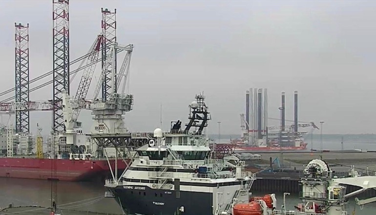 First turbines sail to Hohe See First turbines sail to Hohe See