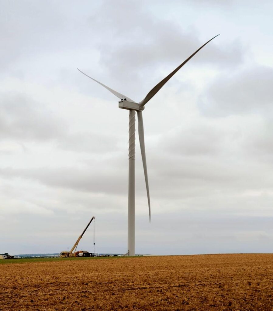 SSE installs first turbine at 28MW French site