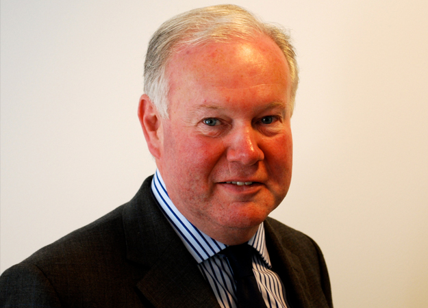 Hendry backs Swansea lagoon Hendry heads tidal lagoon review