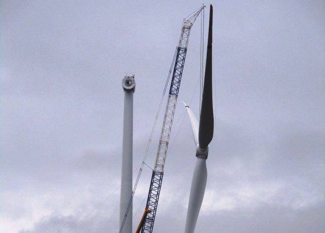First rotor up at Aikengall II