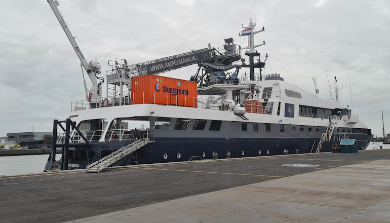 Bluestream inspects Gemini above water