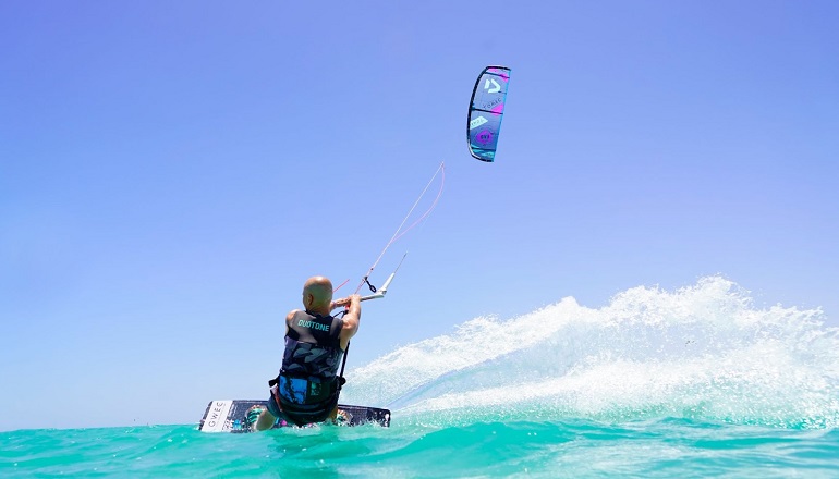 Kitesurfer makes Egypt wind tour ahead of COP Kitesurfer makes Egypt wind tour ahead of COP