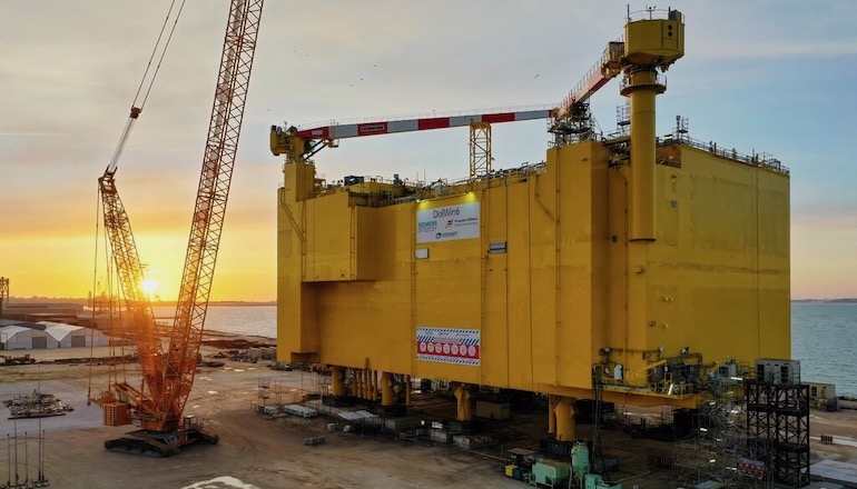 Dolwin6 platform preps for sailing Dolwin6 platform preps for sailing