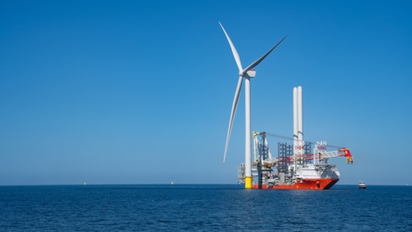 ScottishPower, Masdar install record turbine blades ScottishPower