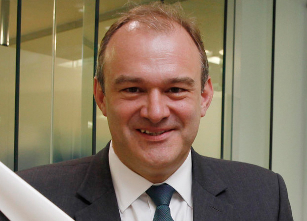 Davey calls for more RE spend