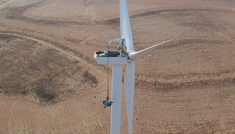 Eon self-lifting crane in action for 100th time at Loraine wind farm in Texas
