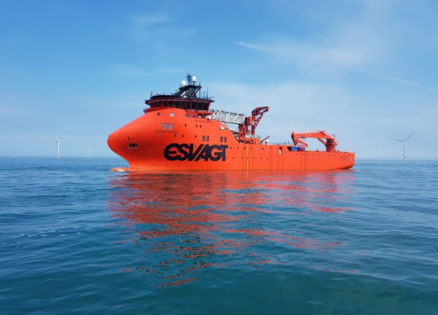 Esvagt Njord rescues injured fishermen near Dudgeon