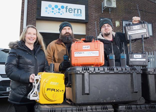 EA1 tunes to offshore radio