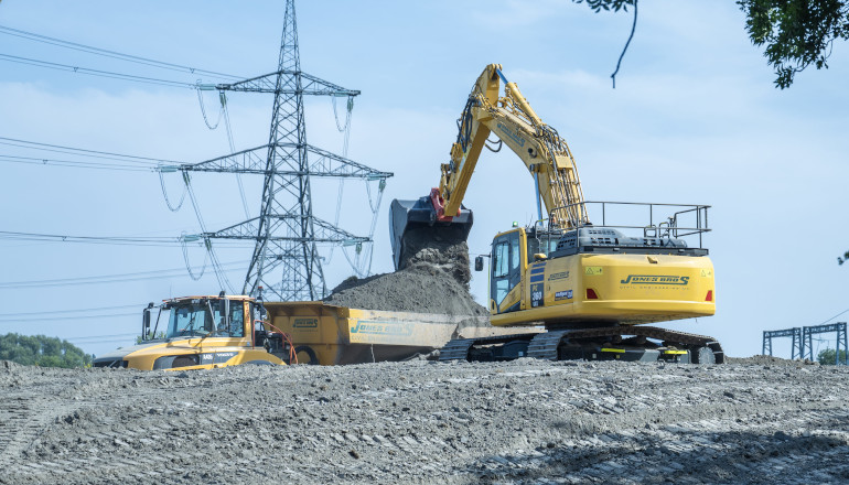 Jones Bros lands UK's biggest battery contract