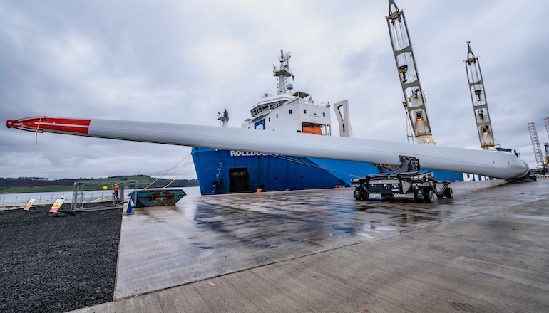 Red Rock, ESB select Dundee as Inch Cape marshalling site First Neart na Gaoithe blades arrive in Dundee