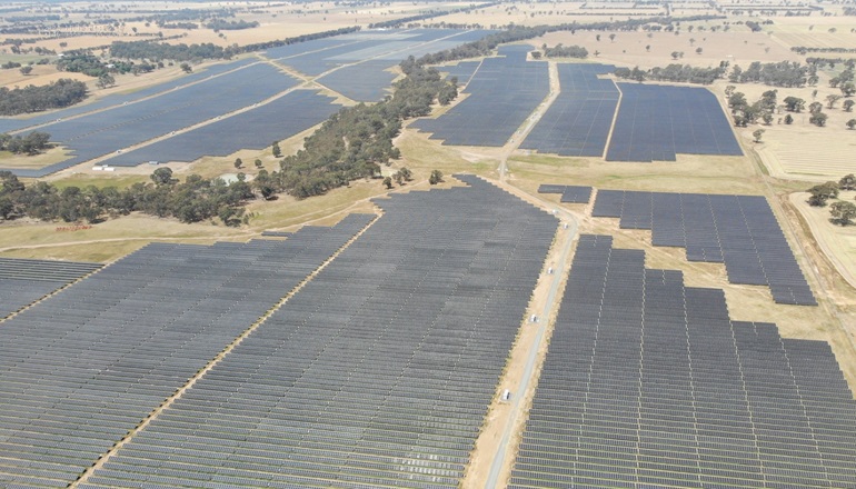 Oz solar giant enters production Oz solar giant enters production