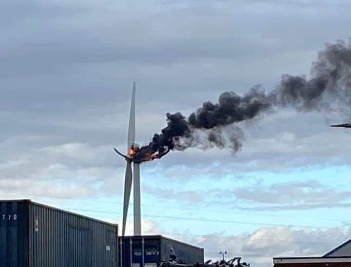 Firefighters tackle Hull turbine fire Firefighters tackle Hull turbine fire