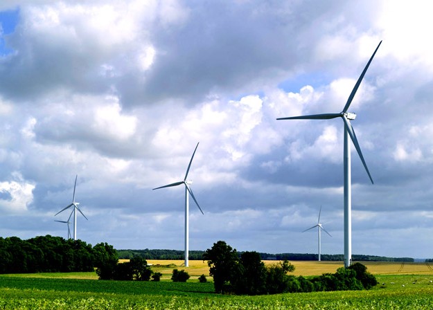 GE clean power profit slumps 51% GE renewables profit falls 51%