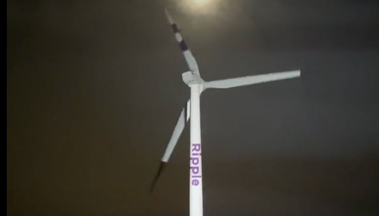 Light show opens UK consumer-owned wind farm Light show opens UK consumer-owned wind farm