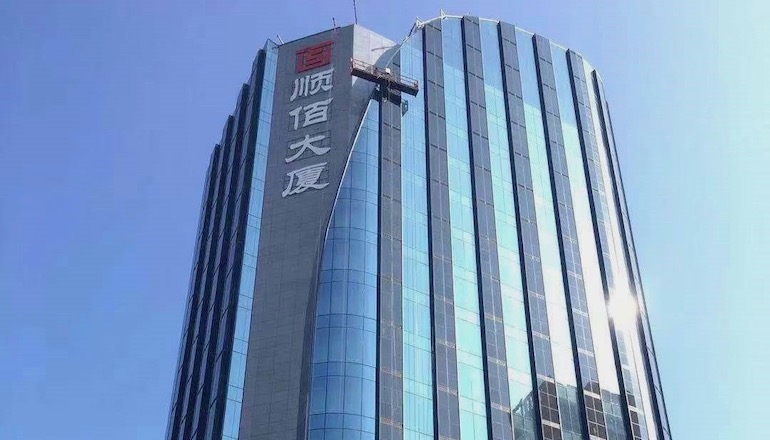 Solar wall lights up Chinese skyscraper