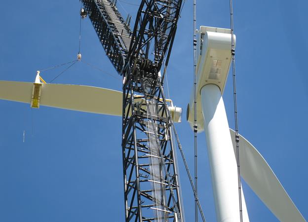 Exelon blames turbine pitch fault Exelon probes turbine collapse