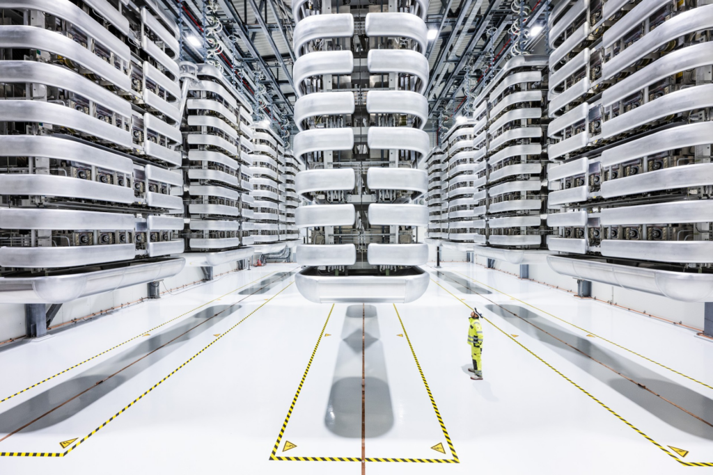 Hitachi wins €2bn contract from German TSO