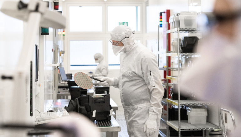 Hitachi and Pakal advance silicon modules