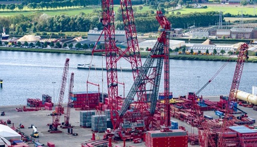 Mammoet crane passes final test Mammoet crane passes final test