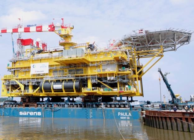 Belgians load Hohe See topside