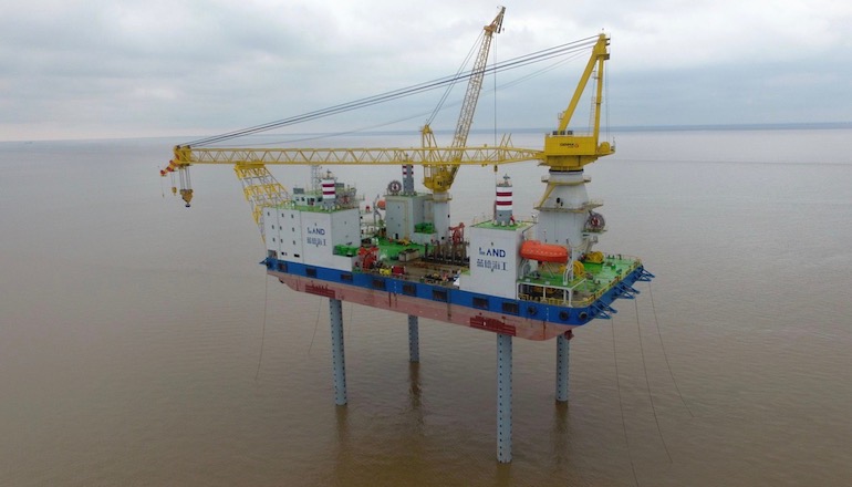 Chinese jack-up sails into action Chinese jack-up sails into action