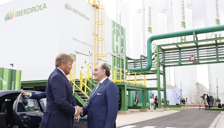 Iberdrola hosts Dutch royalty at green hydrogen hub