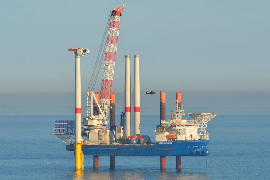 Jan De Nul toasts Saint-Nazaire turbine job