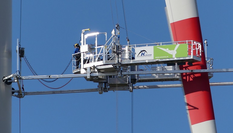Kaufer Befahrtechnik has started manufacturing the first rotor blade access system with mechanically openable gangways. The TUV-certified access platform is designed for onshore wind turbines with hub heights of up to 200 metres