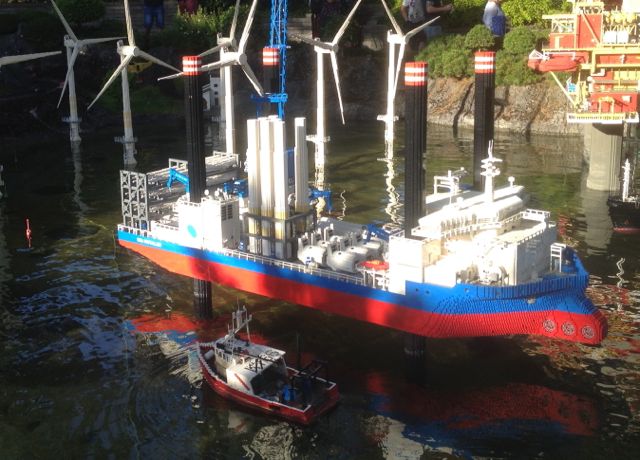Burbo 2 builds Lego green dream