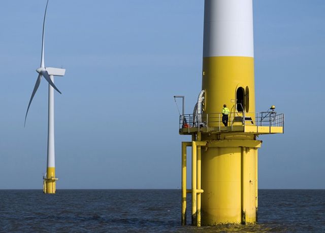 Danes float French ties