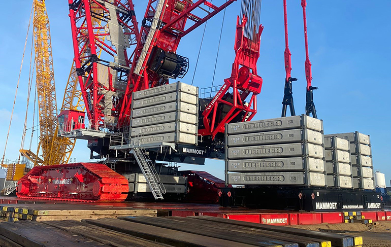 Mammoet unveils giant crane Mammoet unveils giant crane