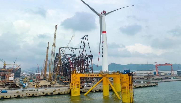 Mingyang Smart Energy's MySE 7.25-158 hybrid drive typhoon-proof turbine has been installed on CNOOC's Guanlan floating wind platform and towed from Zhuhai