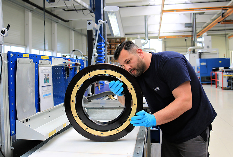 Manufacturer to unveil turbine tech Manufacturer to unveil turbine tech