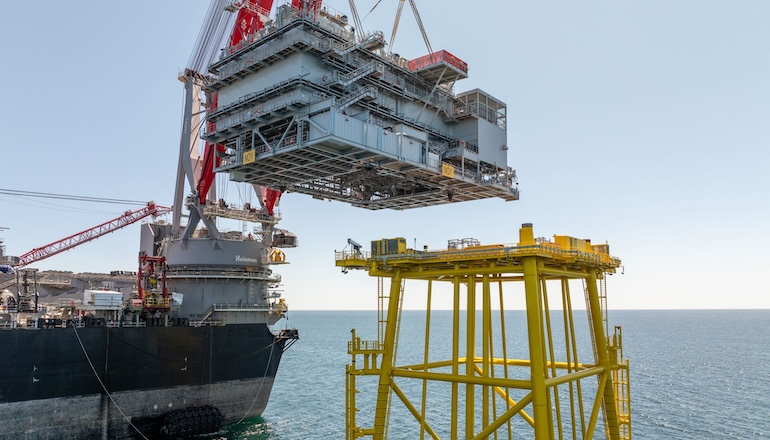 Ocean Winds installs Noirmoutier substation