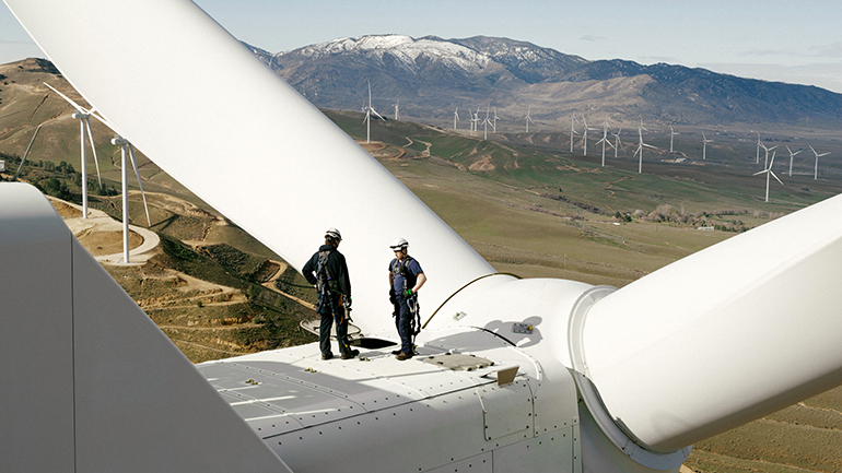 Amazon hits 100% clean energy target