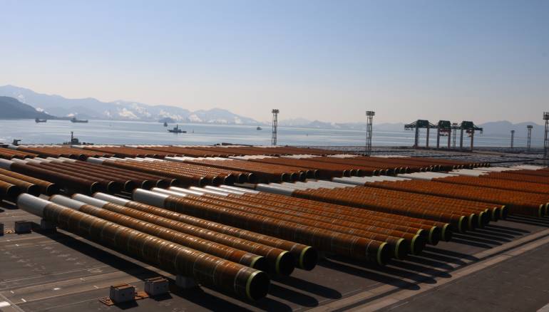 EEW Group has begun shipments of 12 pin piles to the Northland Power-led 1GW Hai Long offshore wind project in Taiwan from the quayside in the port of Gwangyang