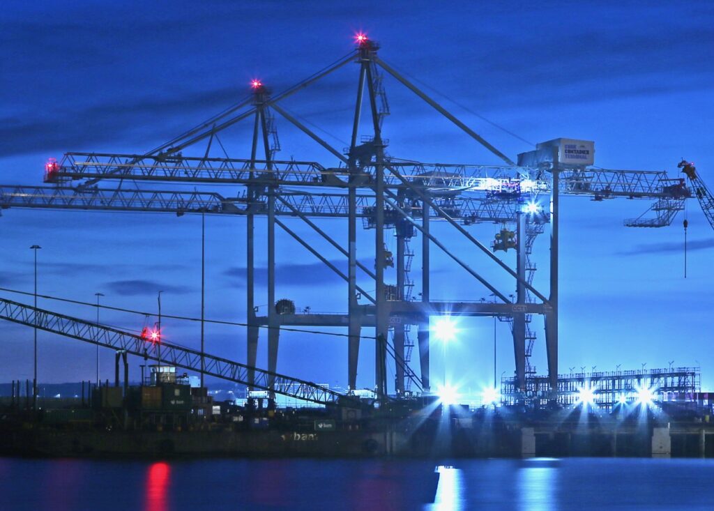 ESB signs renewables MoU with Irish port ESB signs renewables MoU with Irish port