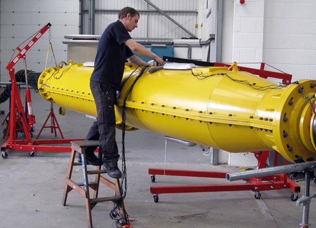 UK subsea crew plays fixer