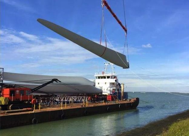 Blades barge into RES's Turncole