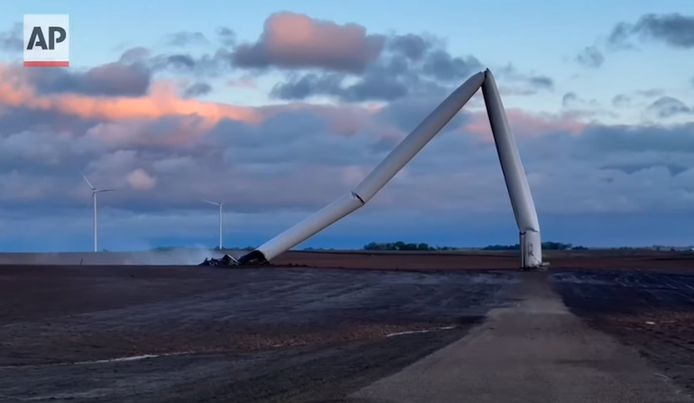 WATCH: Iowa tornadoes destroy wind turbines WATCH: Iowa tornadoes destroy wind turbines