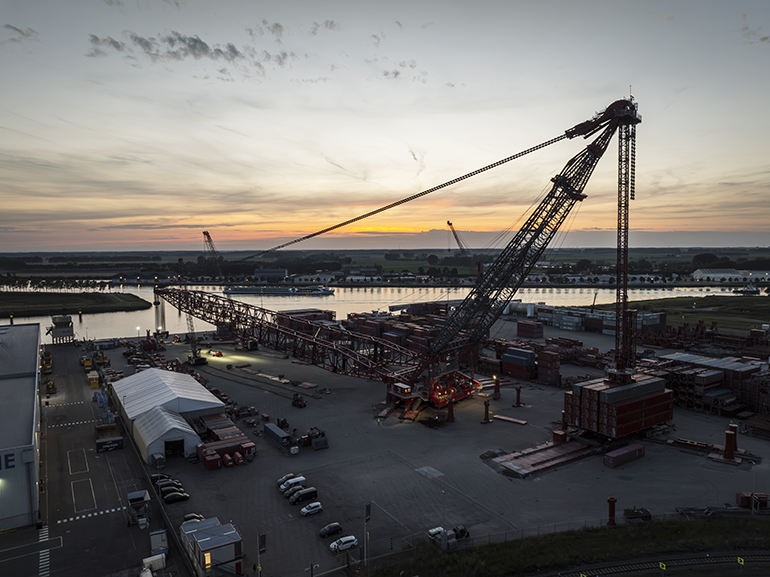 Mammoet unveils world's strongest land-based crane