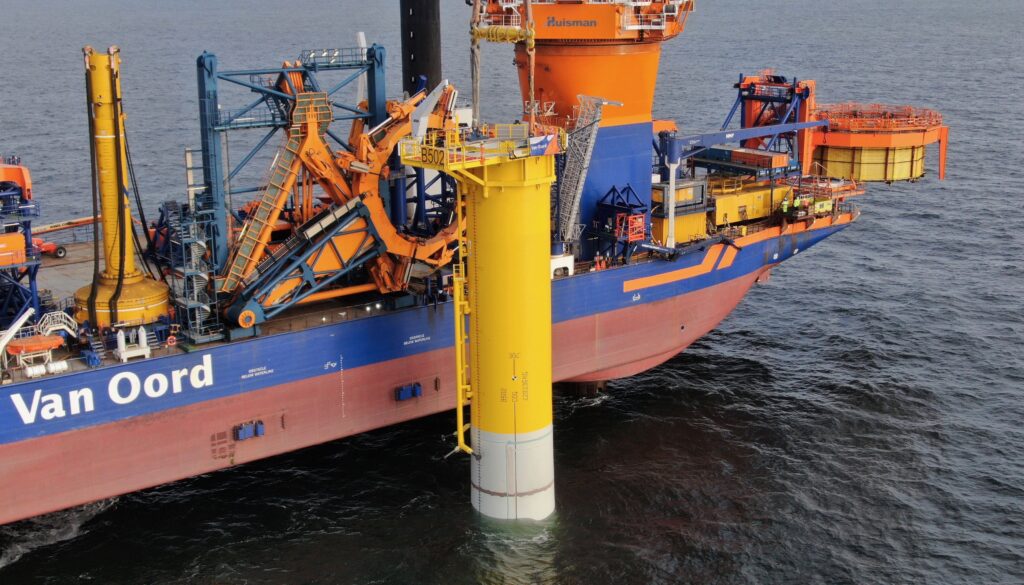 Van Oord installs world’s first submerged slip joint Van Oord installs world's first submerged slip joint