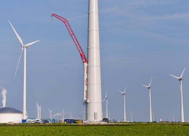 Enercon gives climbing crane a lift Enercon gives climbing crane a lift