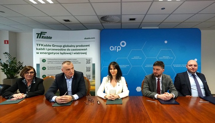 Polish pair make cable lay vessel pact Polish pair make cable lay vessel pact