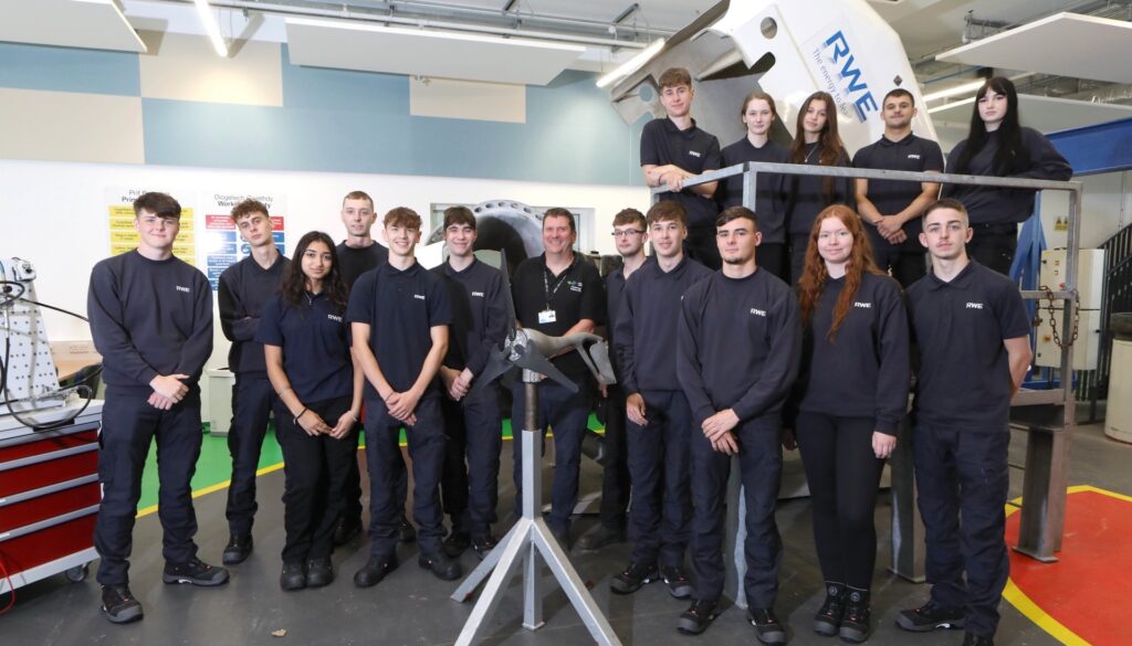 RWE recruits 16 offshore wind apprentices RWE recruits 16 offshore wind apprentices